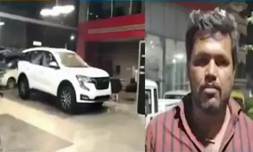 कार लेने गए किसान का हुलिया देख सेल्समैन ने उड़ाया मजाक, फिर जो हुआ वो आपको जानना चाहिए कार लेने गए किसान का हुलिया देख सेल्समैन ने उड़ाया मजाक, फिर जो हुआ वो आपको जानना चाहिए