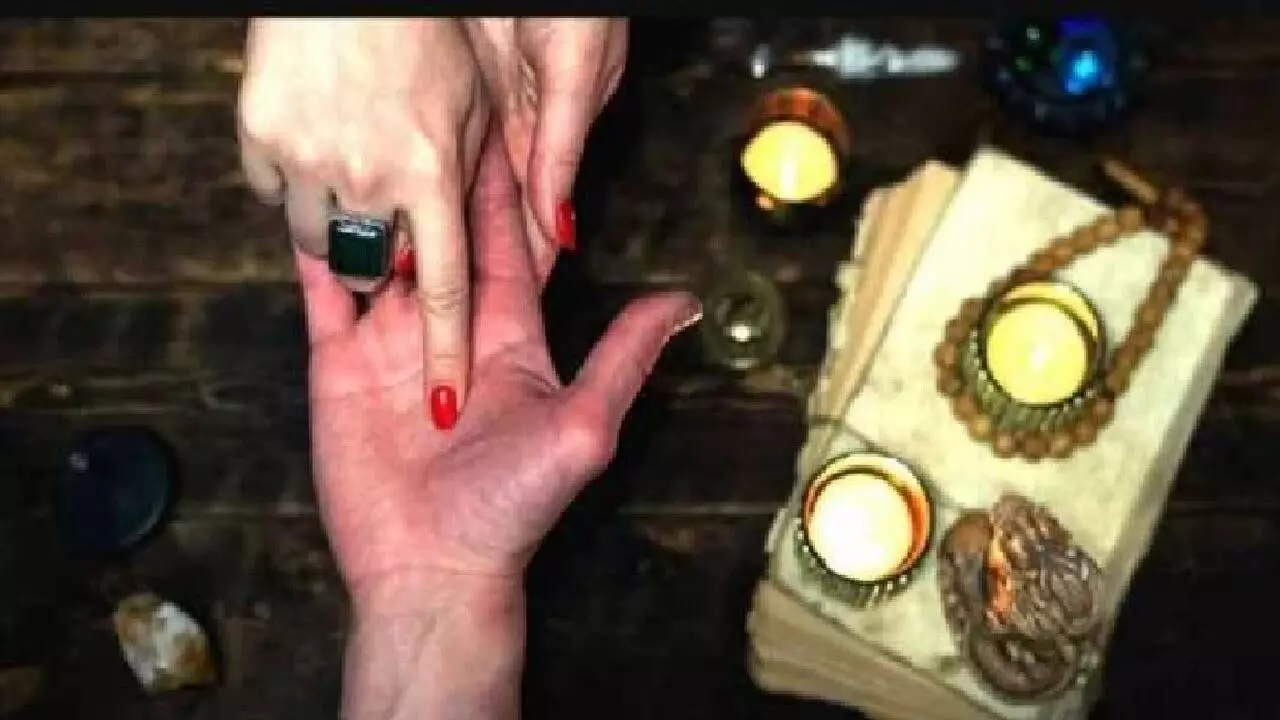 अगर आपके हाथ में है यह रेखा तो आप बनेंगे धन कुबेर, गरीबी में पैदा होने के बाद भी होंगे करोड़ो, अरबो के मालिक