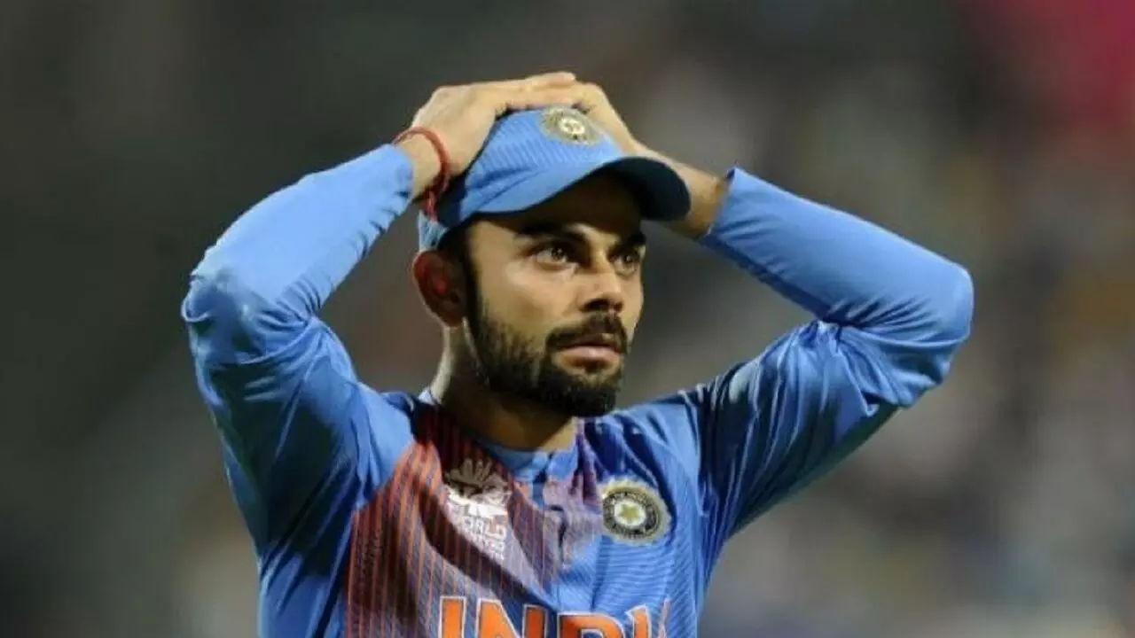 विराट कोहली ने राष्ट्रीय गान का किया अपमान! लोग गंदा भड़क गए, बोले- इसका दिमाग ठिकाने में नहीं है विराट कोहली ने राष्ट्रीय गान का किया अपमान! लोग गंदा भड़क गए, बोले- इसका दिमाग ठिकाने में नहीं है