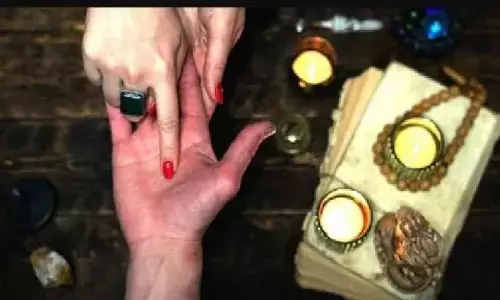 अगर आपके हाथ में है यह रेखा तो आप बनेंगे धन कुबेर, गरीबी में पैदा होने के बाद भी होंगे करोड़ो, अरबो के मालिक