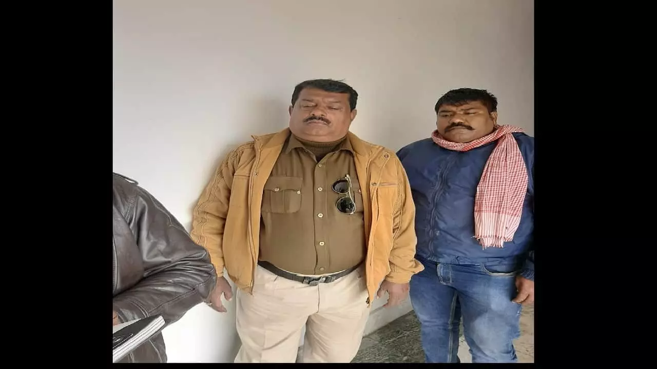 constable trap taking bribe of 10 thousand lokayukta police took action