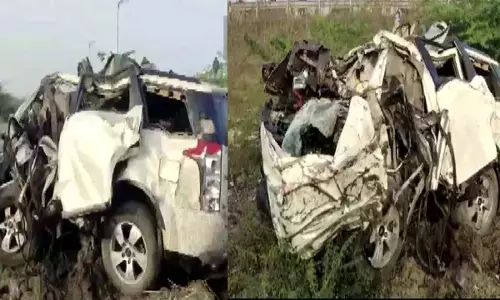 Car fell into river after breaking bridge 7 medical students died PM expressed grief Car fell into river after breaking bridge 7 medical students died PM expressed grief