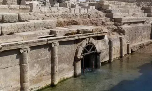 एक ऐसी जगह जिसे माना जाता है नर्क का द्वार, इस मंदिर में प्रवेश करते ही व्यक्ति की हो  जाती है मौत