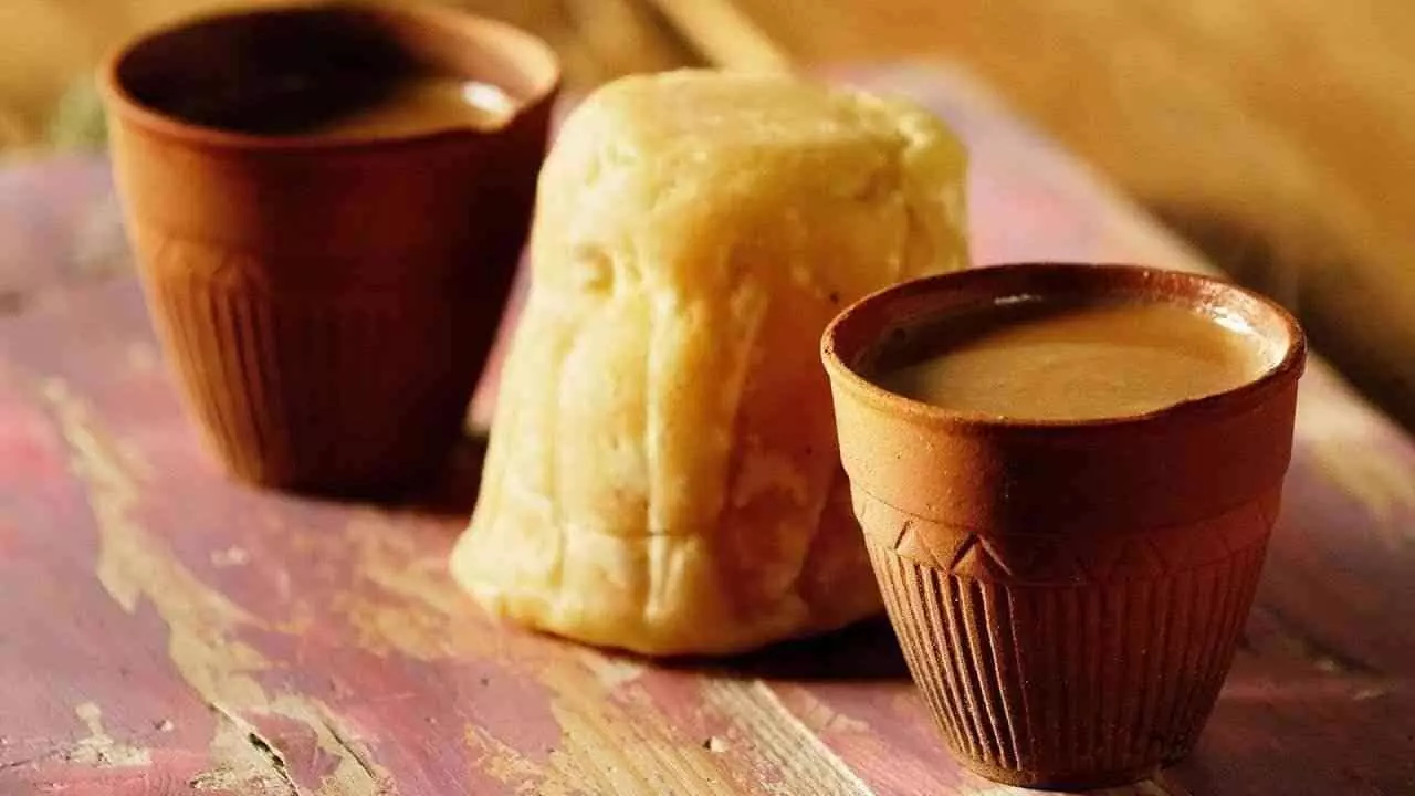 Jaggery tea benefits: सर्दियों में पिए पोषक तत्वों से भरपूर गुड़ से बनी चाय, होंगी कई बीमारियां दूर Jaggery tea benefits: सर्दियों में पिए पोषक तत्वों से भरपूर गुड़ से बनी चाय, होंगी कई बीमारियां दूर