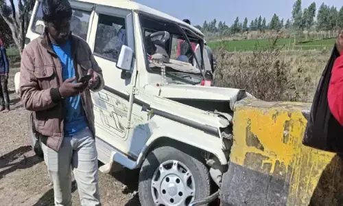 rewa news Bolero collides with culvert four injured including female policeman
