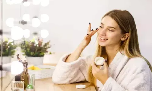 Skin glowing in winter: सर्दियों में स्किन को ग्लोइंग रखने के लिए अपनाएं ये नुस्खें