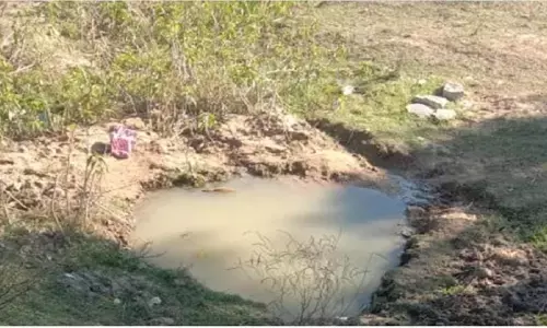 शहडोल: पानी से भरे गड्ढे में डूबने से दो चचेरे भाइयों की थम गई सांसे, गांव में शोक का माहौल शहडोल: पानी से भरे गड्ढे में डूबने से दो चचेरे भाइयों की थम गई सांसे, गांव में शोक का माहौल