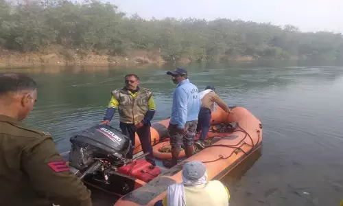 रीवा: बीहर नदी में युवती ने लगाई छलांग, एसडीआरएफ की टीम कर रही तलाश रीवा: बीहर नदी में युवती ने लगाई छलांग, एसडीआरएफ की टीम कर रही तलाश