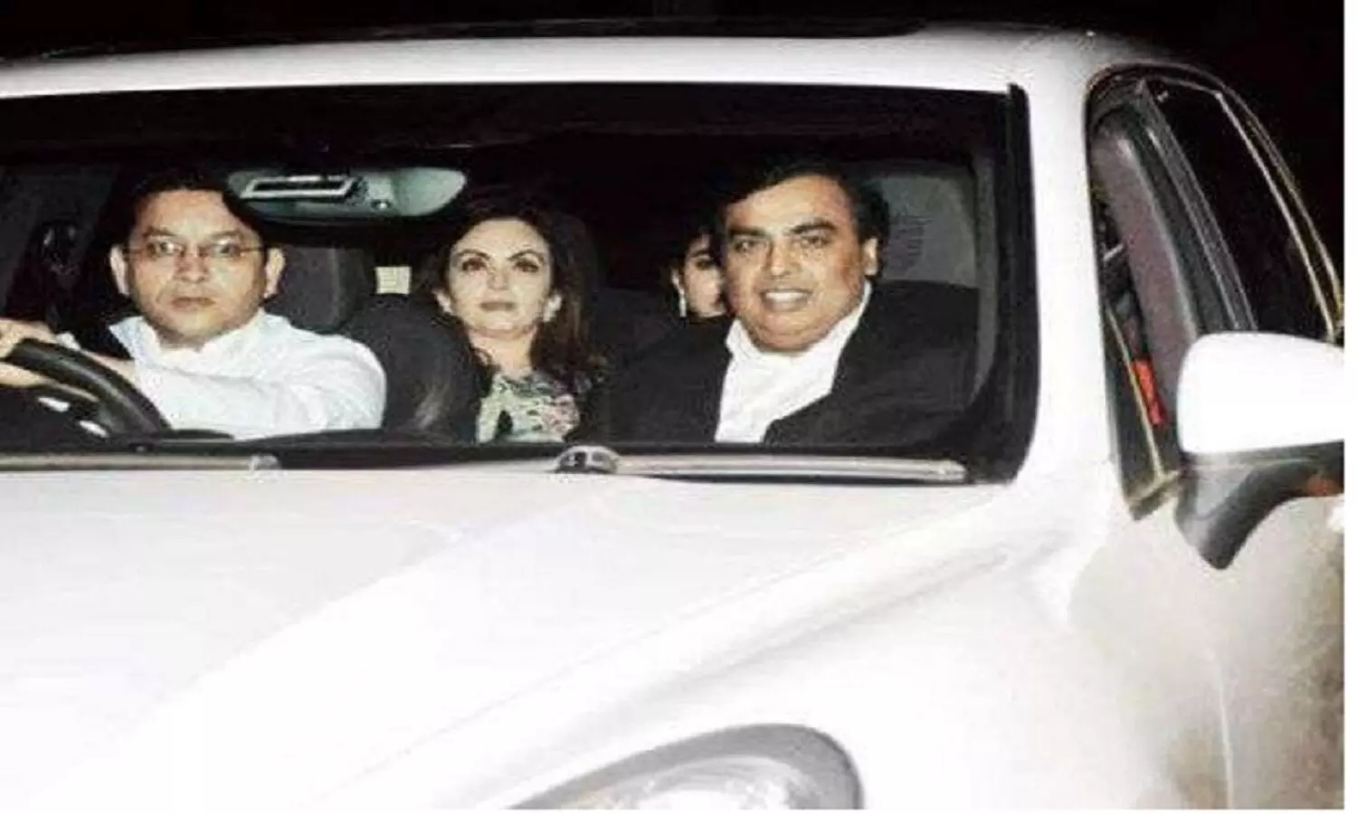मुकेश अंबानी अपने ड्राइवर को कितनी सैलरी देते हैं, एक बार तो पैसे भी उधार मांगे थे मुकेश अंबानी अपने ड्राइवर को कितनी सैलरी देते हैं, एक बार तो पैसे भी उधार मांगे थे