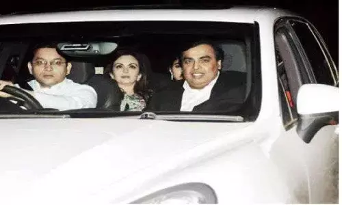 मुकेश अंबानी अपने ड्राइवर को कितनी सैलरी देते हैं, एक बार तो पैसे भी उधार मांगे थे