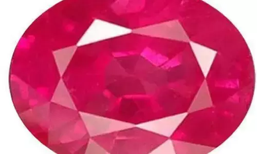 इस रत्न को धारण करने पर निखरती है प्रतिभा, बलवान होता है सूर्य