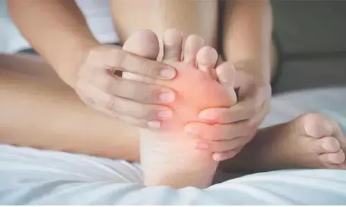 Burning Feet Problem: जानिए क्यों होती है पैरों में जलन और इसे कैसे दूर किया जा सकता है