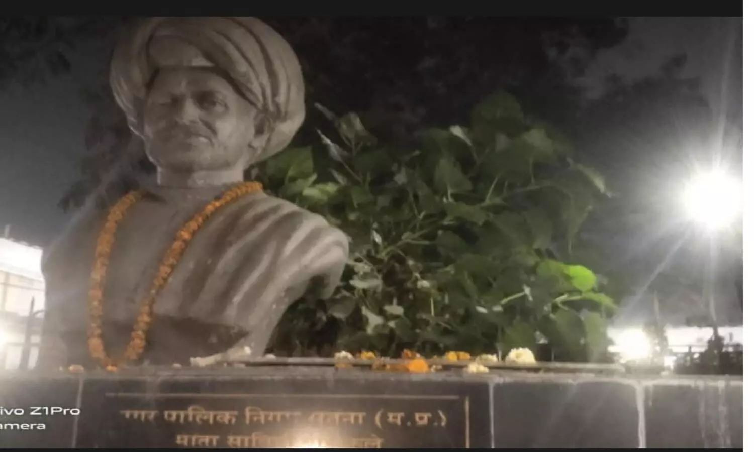 सतना के टाउनहाल से सावित्री बाई फूले की प्रतिमा चोरी, लोगों में आक्रोश सतना के टाउनहाल से सावित्री बाई फूले की प्रतिमा चोरी, लोगों में आक्रोश