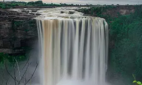 रीवा में है एक से बढ़कर एक बड़े प्रपात, बरसात के दिनों में रहते हैं विशेष आकर्षण के केंद्र रीवा में है एक से बढ़कर एक बड़े प्रपात, बरसात के दिनों में रहते हैं विशेष आकर्षण के केंद्र