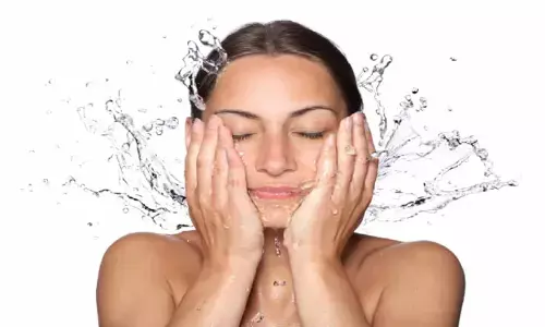 Homemade Face Wash: घर पर ही बनाएं फेस वाश