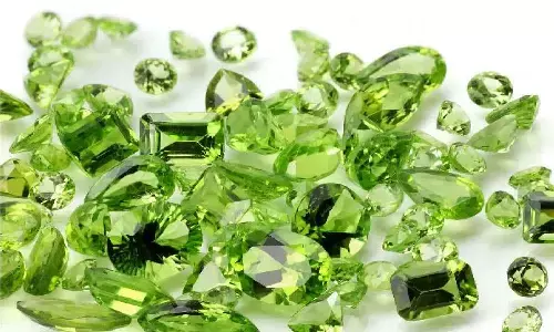 अगर पन्ना रत्न धारण नहीं कर पा रहे हैं तो पहने पेरिडॉट, फिर बन जाएंगे बलवान अगर पन्ना रत्न धारण नहीं कर पा रहे हैं तो पहने पेरिडॉट, फिर बन जाएंगे बलवान