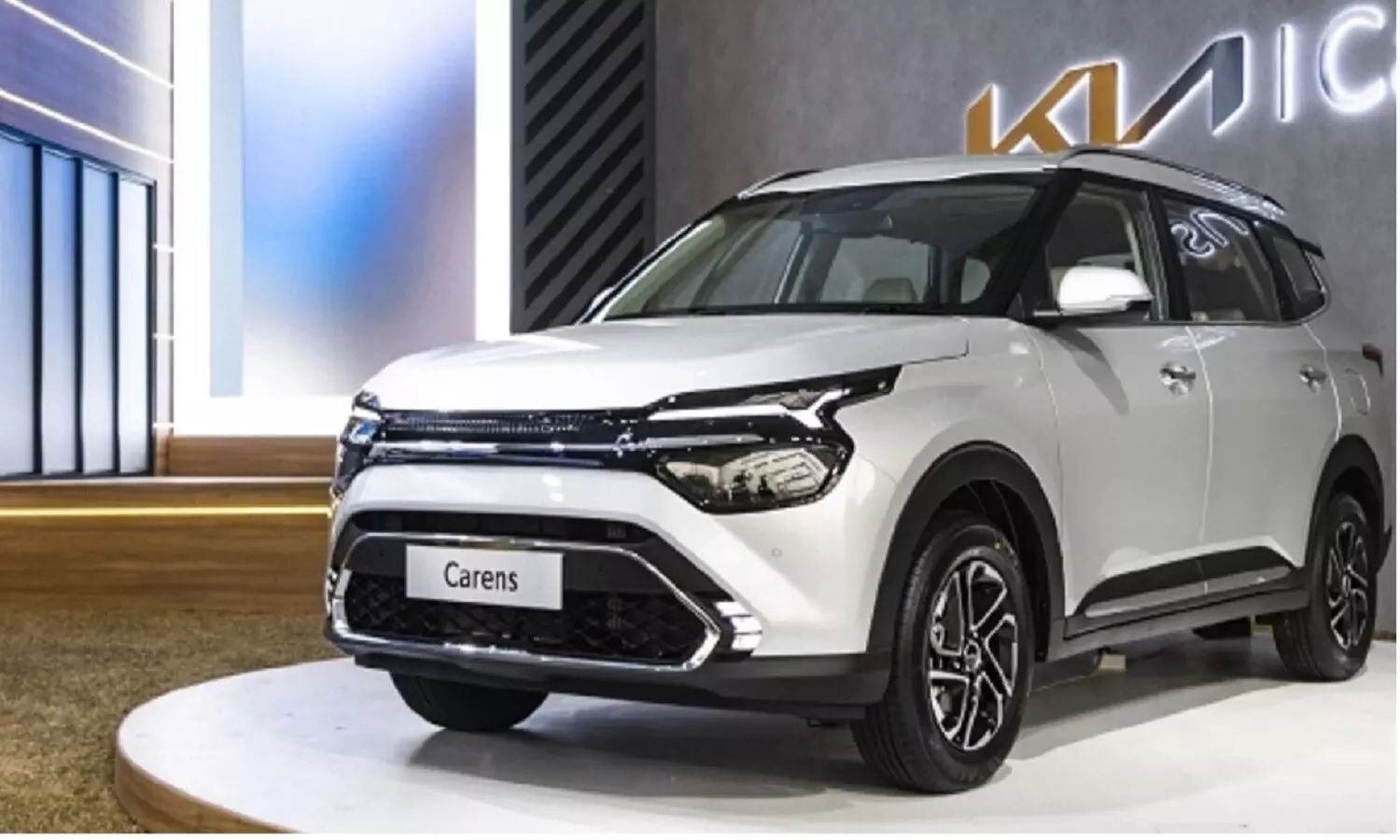Kia Carens Price: किआ ने लॉन्च की अपनी नई कार Carens, कीमत सिर्फ 8.99 लाख से शुरू