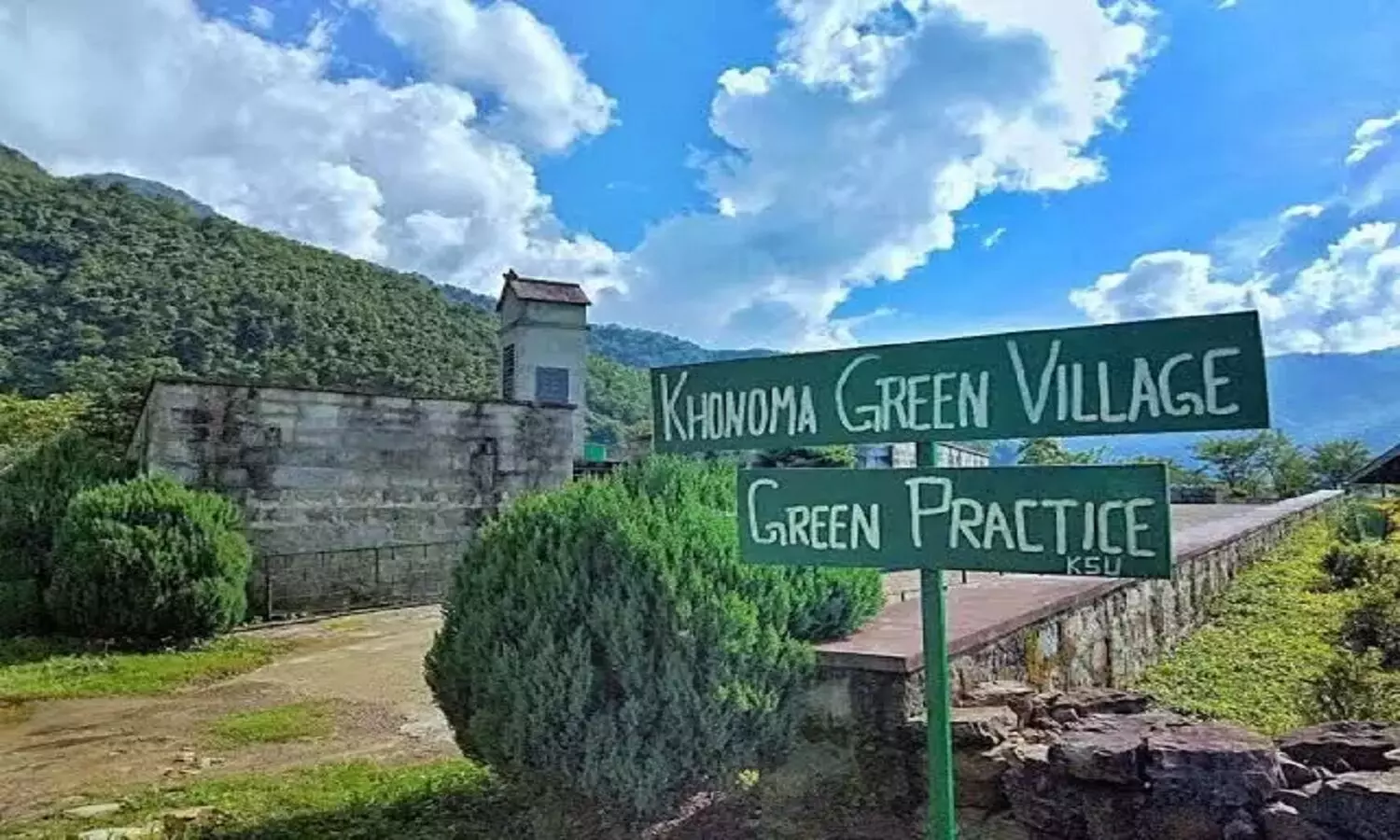Indias first Green Village: भारत का पहला ग्रीन विलेज खोनोमा जहां कभी पेड़ नहीं काटा जाता