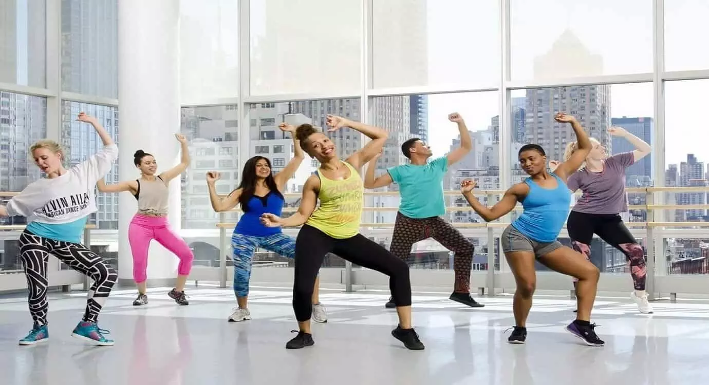 Zumba Dance workout: जुंबा डांस वर्कआउट होता है व्यायाम से अधिक फायदेमंद