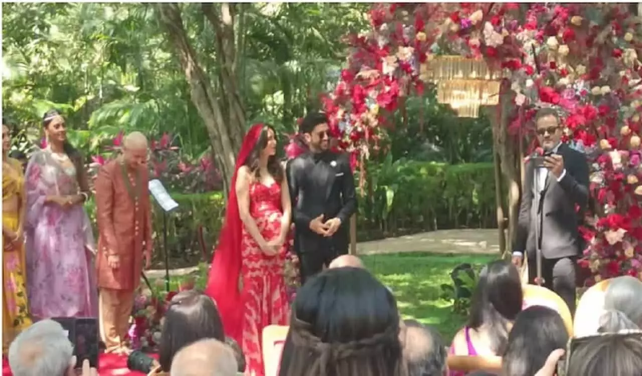 बॉलीवुड के Farhan Akhtar और Shibani Dandekar ने अनोखे अंदाज में की शादी, देखिए तस्वीरे