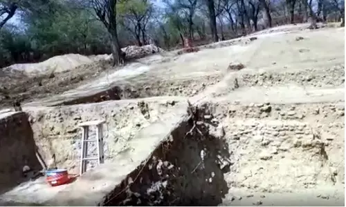 Mahabharat Kaal Ke Saboot: महाभारत काल के सबूत खोजने हस्तिनापुर में 70 साल बाद शुरू हुई खुदाई Mahabharat Kaal Ke Saboot: महाभारत काल के सबूत खोजने हस्तिनापुर में 70 साल बाद शुरू हुई खुदाई