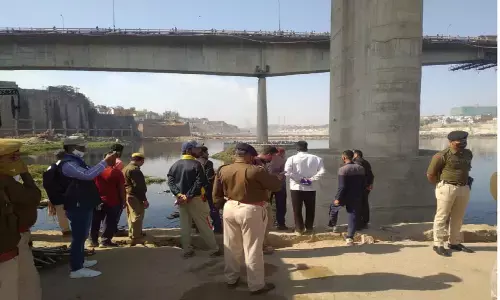 चंबल में दूल्हे और बारातियों की मौत: एक मंडप पर तीन बहनों की शादी थी, सबसे छोटी बेटी का होने वाला पति नहीं रहा चंबल में दूल्हे और बारातियों की मौत: एक मंडप पर तीन बहनों की शादी थी, सबसे छोटी बेटी का होने वाला पति नहीं रहा