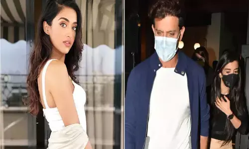 HRITHIK ROSHAN के परिवार के साथ नजर आई उनकी रूमर्ड गर्लफ्रेंड Saba Azad, दोनों आ रहे बेहद करीब