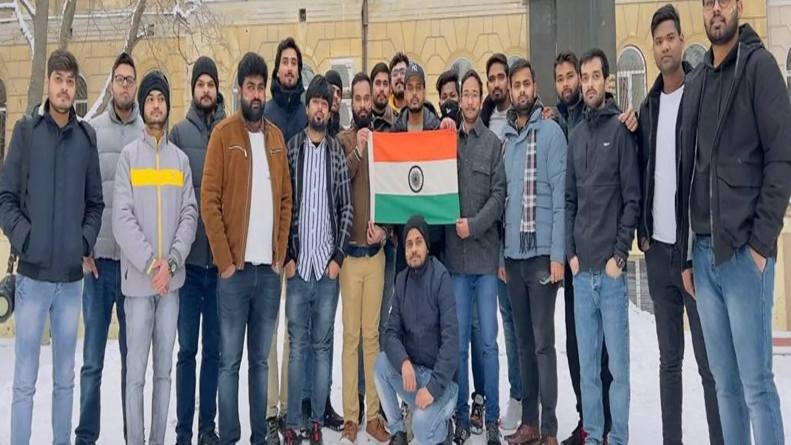 Ukraine Indian Students: कई भारतीय नागरिक यूक्रेन में फंसे, एयर इंडिया की फ्लाइट्स वापस भारत लौटी
