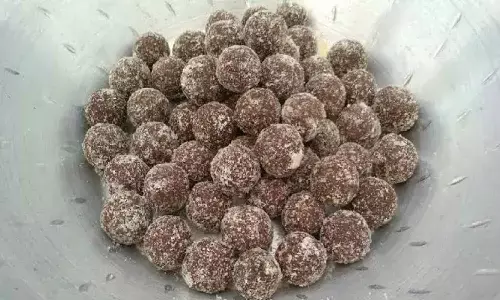 सीधी का महुआ लड्डू महिलाओं के जीवन में ला रहा मिठास, सुपर फ़ूड के रूप में हुई पहचान सीधी का महुआ लड्डू महिलाओं के जीवन में ला रहा मिठास, सुपर फ़ूड के रूप में हुई पहचान