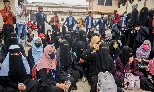 Karnataka High court Decision On Hijab: हिजाब विवाद में कर्नाटक HC का फैसला हो गया है, क्या कहा कोर्ट ने