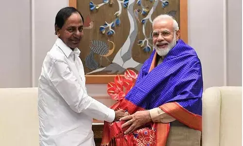 Telangana Rashtra Samithi: तेलंगाना के सीएम ने मोदी को कहा मुर्ख और जिद्दी, बीजेपी विधायकों को बेवक़ूफ़ कहा Telangana Rashtra Samithi: तेलंगाना के सीएम ने मोदी को कहा मुर्ख और जिद्दी, बीजेपी विधायकों को बेवक़ूफ़ कहा