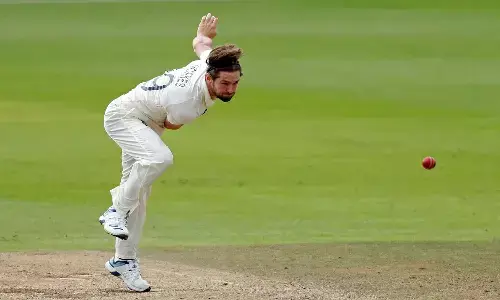 Cricket New Rules: क्रिकेट नियमों में बदलाव, थूक से नही चमका सकेगे गेंद, फिल्डर ने गलती की तो कटेगें 5 रन Cricket New Rules: क्रिकेट नियमों में बदलाव, थूक से नही चमका सकेगे गेंद, फिल्डर ने गलती की तो कटेगें 5 रन