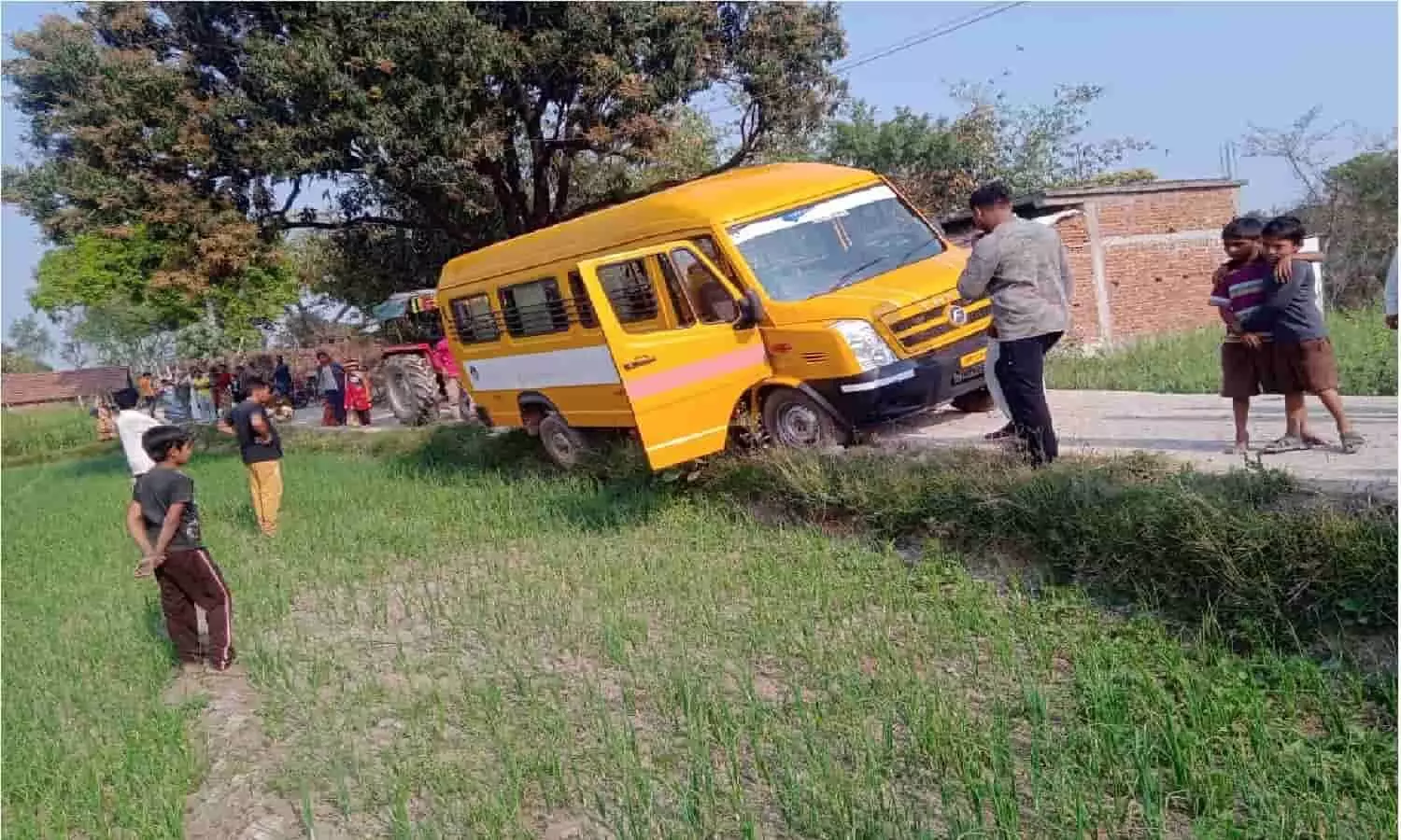रीवा: बड़ा हादसा टला, स्कूली बच्चों को लेकर जा रही थी बस