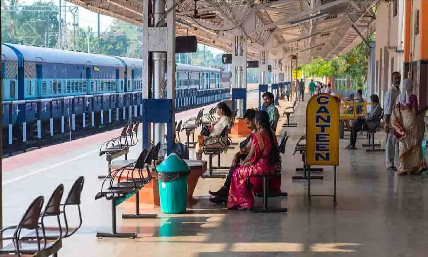 IAS Interview Questions: आईएएस की परीक्षा में अक्सर पूछा जाता है ये सवाल: रेलवे स्टेशन को हिंदी में क्या कहते हैं?