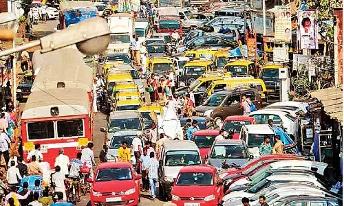 New RTO Rule: अगर गाड़ी 15 साल पुरानी है तो 1 अप्रेल से देना होगा 40 हज़ार रुपए टैक्स New RTO Rule: अगर गाड़ी 15 साल पुरानी है तो 1 अप्रेल से देना होगा 40 हज़ार रुपए टैक्स