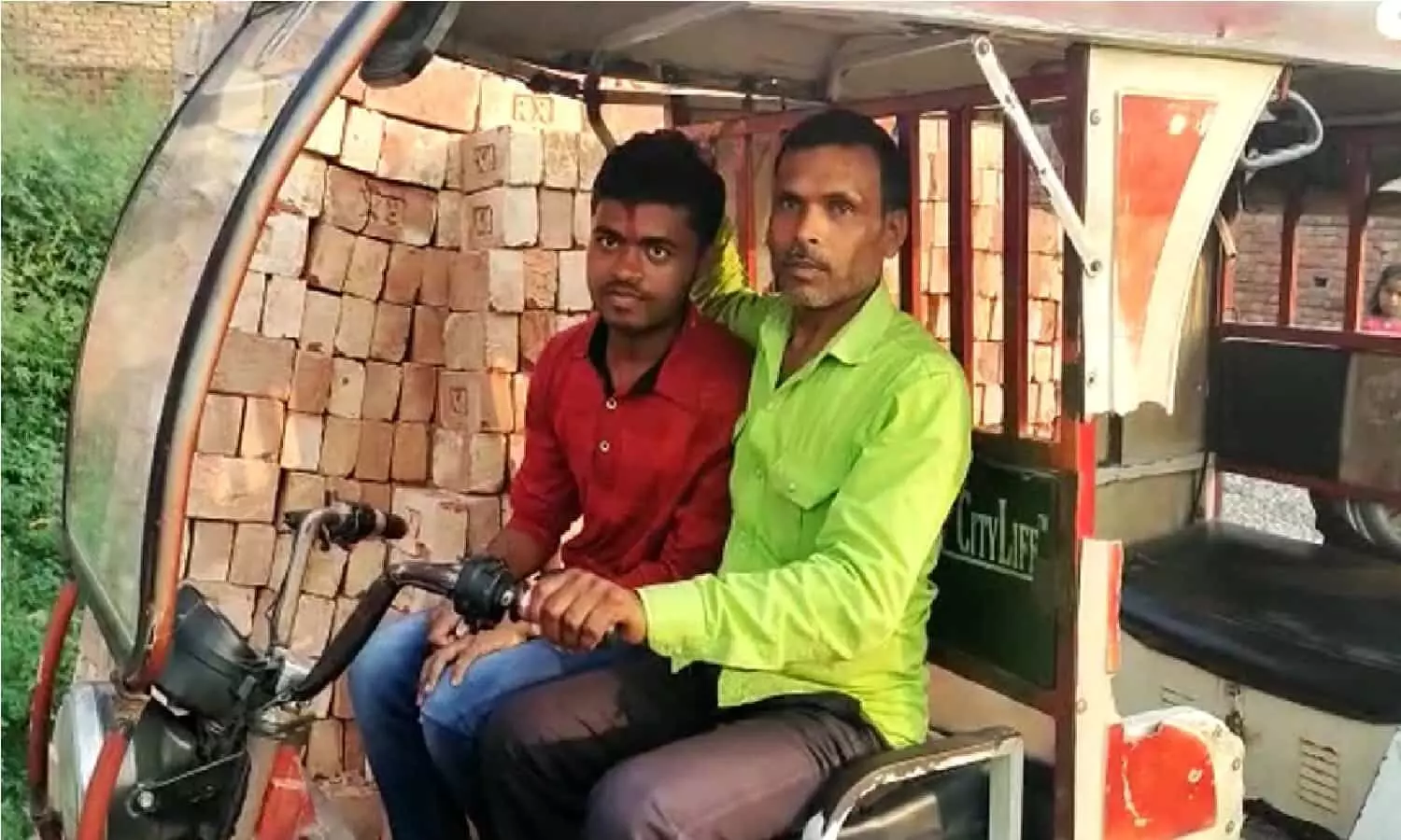 Bihar Board 12th Result 2022: रिक्शा चालक के बेटे ने टॉप कर पूरे बिहार में मचाया हड़कंप, जानिए!