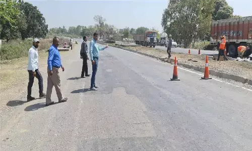 रीवा-हनुमना तथा मनगवां-चाकघाट हाईवे में हो रहे एक्सीडेंट को लेकर अधिकारी पहुंचे निरीक्षण करने, जानिए फिर क्या हुआ?