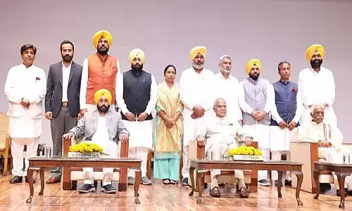 Punjab Cabinet Ministers List 2022: पंजाब मंत्रिमंडल में इन्हे मिली जगह, AAP ने दिलाई शपथ Punjab Cabinet Ministers List 2022: पंजाब मंत्रिमंडल में इन्हे मिली जगह, AAP ने दिलाई शपथ