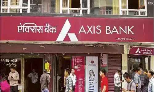 Axis Bank: एक्सिस बैंक ने किया बड़ा ऐलान, करोड़ो ग्राहकों के लिए जरूरी खबर