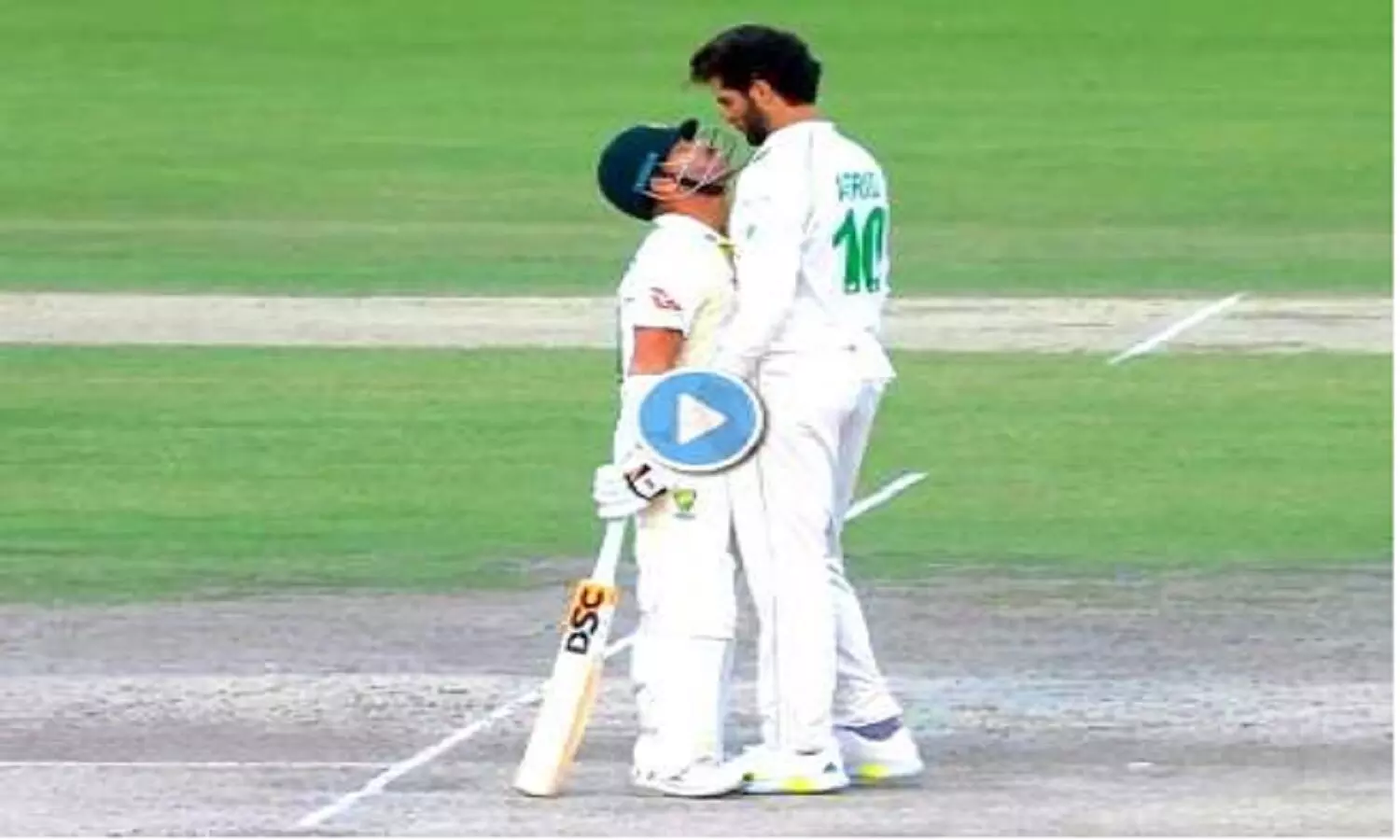 David Warner Shaheen Afridi Video: बीच मैच में भिड़ गए वार्नर और अफरीदी, फिर जो हुआ वो हैरान करने वाला था