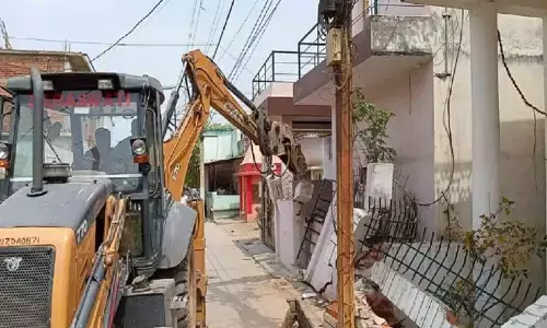 फिर एक्शन में रीवा नगर निगम: 45 चिन्हित अतिक्रमण ढहाए, भाजपा पार्षद ने खुद गिरवा दिया बाउंड्रीवाल