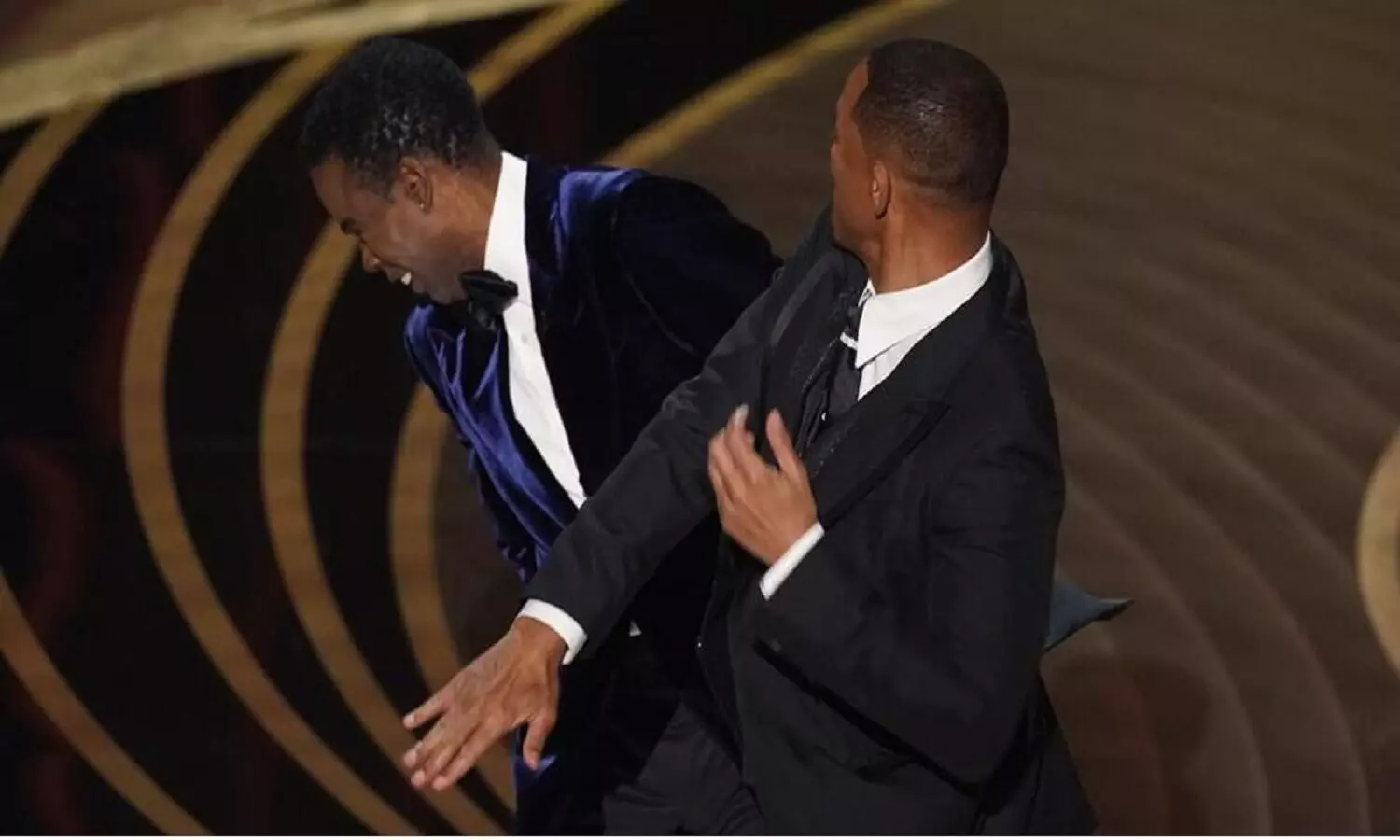 Will Smith ने ऑस्कर अवार्ड शो के दौरान Chris Rock को जोरदार लप्पड़ मारा, देखें वीडियो