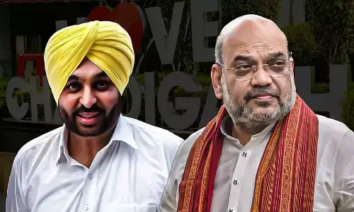 चंडीगढ़ को लेकर केंद्र और पंजाब सरकार आमने-सामने, गृहमंत्री शाह ने कहा- कर्मचारियों पर सेंट्रल सर्विस रूल्स लागू होंगे चंडीगढ़ को लेकर केंद्र और पंजाब सरकार आमने-सामने, गृहमंत्री शाह ने कहा- कर्मचारियों पर सेंट्रल सर्विस रूल्स लागू होंगे