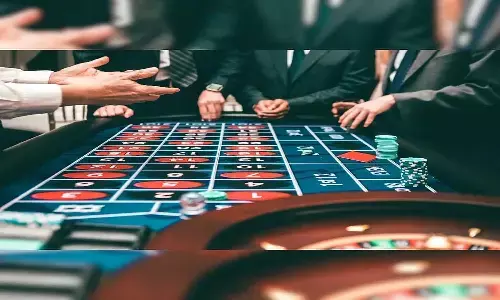 Panna: जुआं फड़ में दबिश, 16 आरोपी पकड़ाए, 2 लाख जब्त