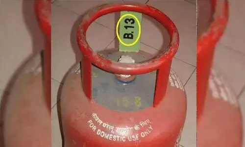 LPG Cylinder: रसोई गैस सिलेंडर में लिखा गुप्त नम्बर आपके परिवार की करता है सुरक्षा, जानिए कैसे?