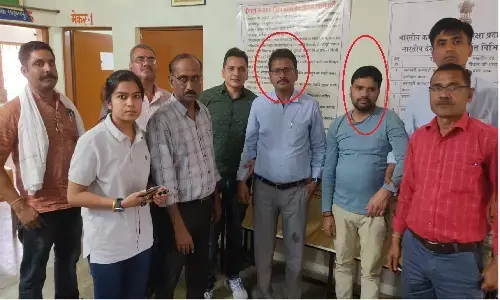शहडोल: जमीन रजिस्ट्री के लिए डिप्टी रजिस्ट्रार मांग रहा था एक लाख रूपये, EOW ने रिश्वत लेते पकड़ा