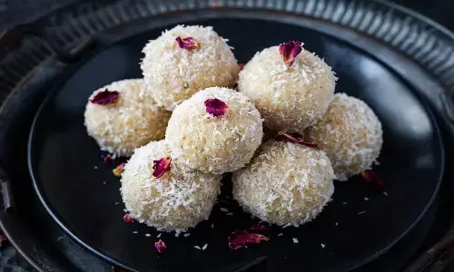 nariyal ke laddu