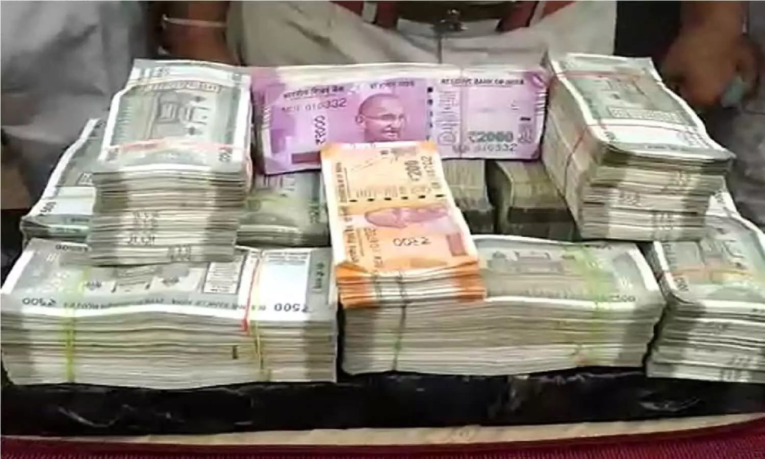 Reserve Bank Of India New Rule: आपके जेब में रखे नोट हो गए रद्दी,  ये है RBI का नया नियम