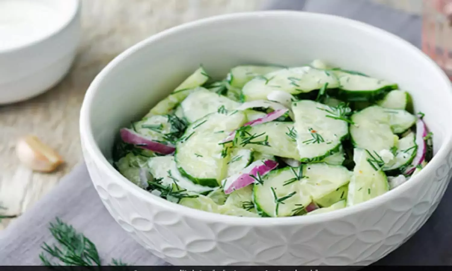 Salad Recipe: खीरे और दही से बनाएं गर्मियों में फायदेमंद ठंडा सलाद