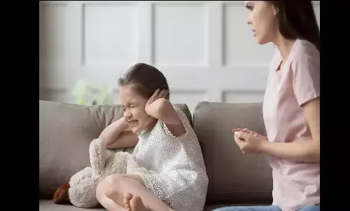Parenting Tips: आपके द्वारा की गई ये गलतियां कहीं आपके बच्चों को ना बना दे जिद्दी
